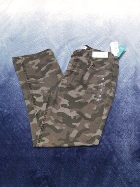 Women's m Jeans by Maurices Green Camo Slim Straight Ankle Size 10. NWT-$39.99.